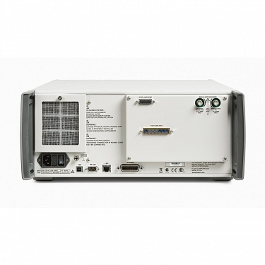 Калибратор многофункциональный с широкополосным выходом переменного напряжения до 50 МГц Fluke 5730A/05